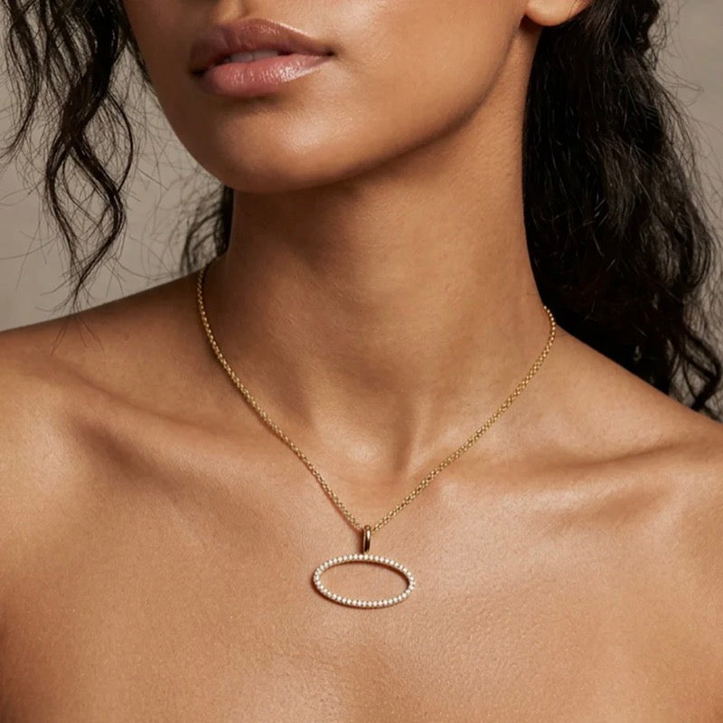 One with the Oval pendant nck-Ella Stein