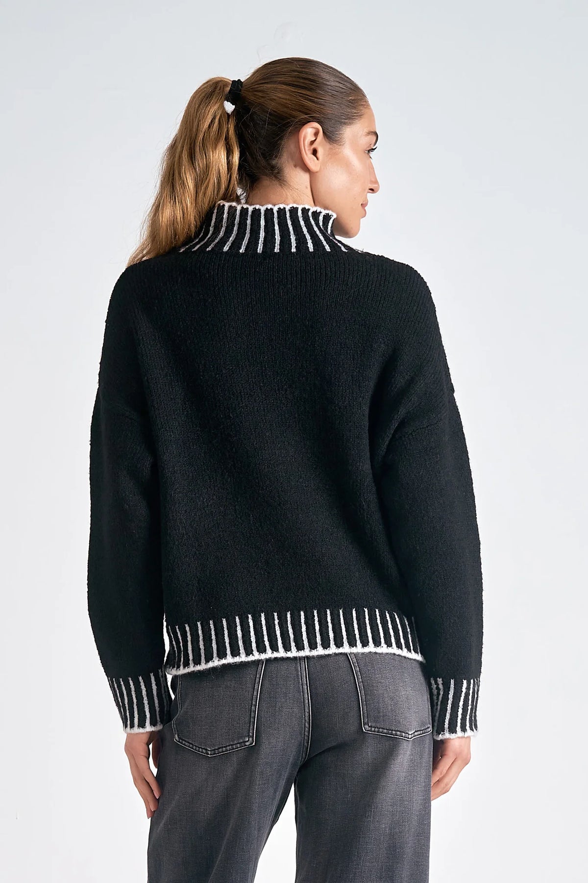 Sweater with Stitching in Black - Elan