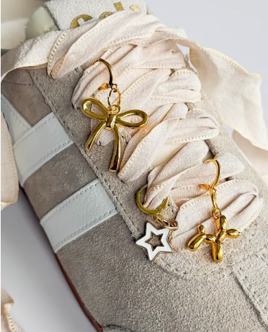 Ivory laces and  whit star gold balloon shoe charm set-Leo +Lee