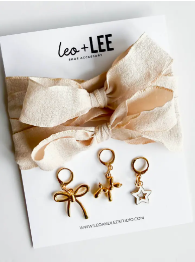 Ivory laces and  whit star gold balloon shoe charm set-Leo +Lee